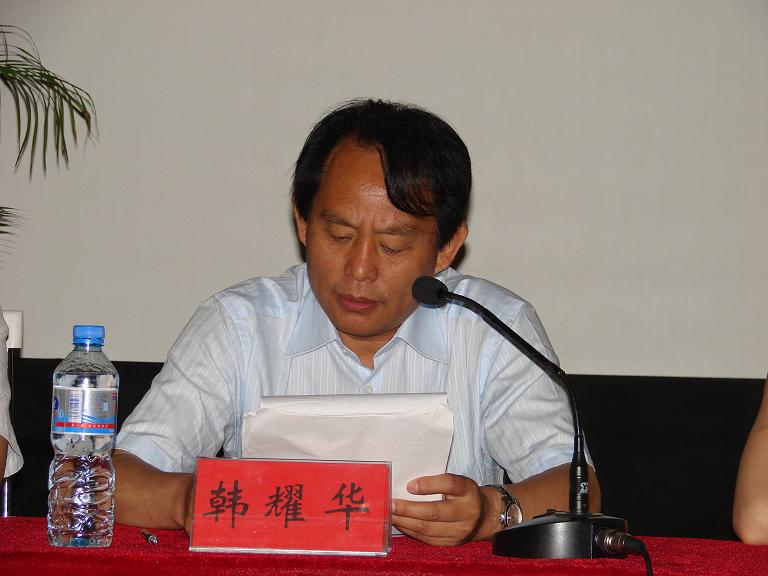 公司董事長(zhǎng)兼總經(jīng)理韓矅華